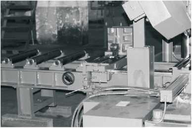 G4250 5.5kw آلة المنشار الشريطي الأفقي CNC ذات العمود المزدوج